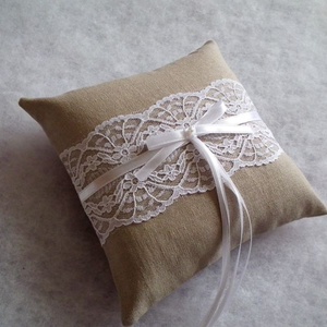 Csipkés masnis, lenvászon gyűrűpárna - esküvő - kiegészítők - gyűrűtartó & gyűrűpárna - Meska.hu