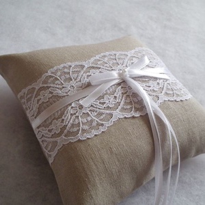 Csipkés masnis, lenvászon gyűrűpárna - esküvő - kiegészítők - gyűrűtartó & gyűrűpárna - Meska.hu