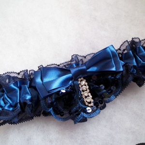 Bűvölet esküvői combcsipke, legényfogó - esküvő - kiegészítők - harisnyatartó & valami kék - Meska.hu