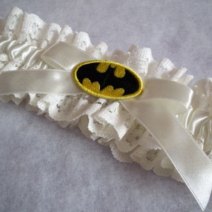 Batman ekrü combcsipke - esküvő - kiegészítők - harisnyatartó & valami kék - Meska.hu