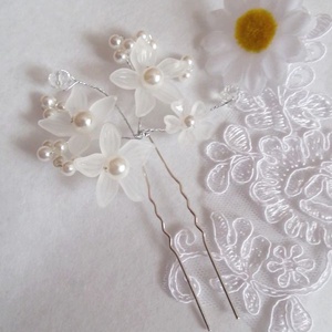 Sok virágos hajtű - fehér - esküvő - hajdísz - hajtű - Meska.hu