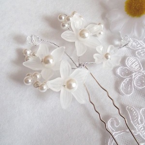 Sok virágos hajtű - fehér - esküvő - hajdísz - hajtű - Meska.hu