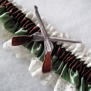 Katonai esküvői combcsipke - esküvő - kiegészítők - harisnyatartó & valami kék - Meska.hu