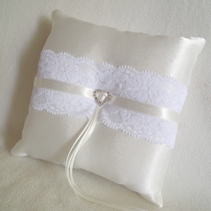 Illúzió gyűrűpárna - ekrü - Meska.hu