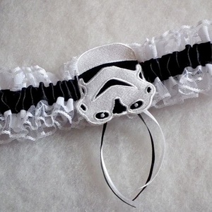 Különleges Star Wars combcsipke, legényfogó - esküvő - kiegészítők - harisnyatartó & valami kék - Meska.hu