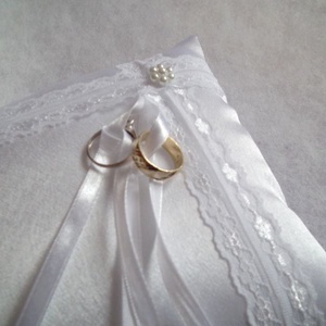 Francia csipkés gyűrűpárna gyöngy virággal - nagy méret - esküvő - kiegészítők - gyűrűtartó & gyűrűpárna - Meska.hu