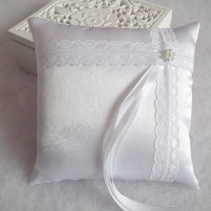 Francia csipkés gyűrűpárna gyöngy virággal - nagy méret - esküvő - kiegészítők - gyűrűtartó & gyűrűpárna - Meska.hu