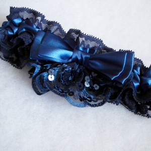 Bűvölet esküvői combcsipke, legényfogó - esküvő - kiegészítők - harisnyatartó & valami kék - Meska.hu