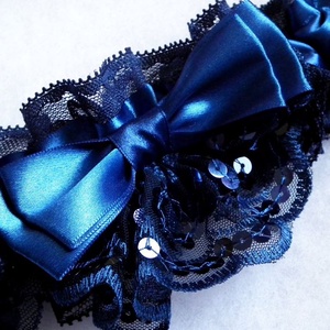 Bűvölet esküvői combcsipke, legényfogó - esküvő - kiegészítők - harisnyatartó & valami kék - Meska.hu