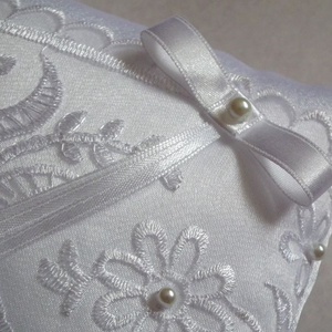 Lili esküvői gyűrűpárna - hófehér - esküvő - kiegészítők - gyűrűtartó & gyűrűpárna - Meska.hu