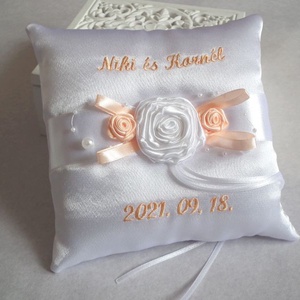 Hímzett rózsaözön gyűrűpárna - esküvő - kiegészítők - gyűrűtartó & gyűrűpárna - Meska.hu