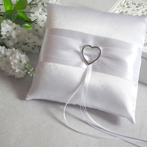 Regina hófehér gyűrűpárna - esküvő - kiegészítők - gyűrűtartó & gyűrűpárna - Meska.hu