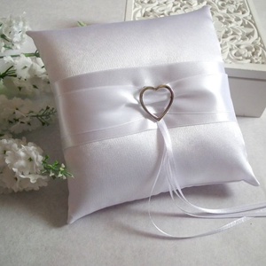 Regina hófehér gyűrűpárna - Meska.hu