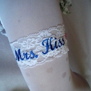 Hímzett menyasszonyi csipke  - esküvő - kiegészítők - harisnyatartó & valami kék - Meska.hu