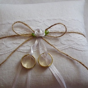 Csipkés, rózsás vintage gyűrűpárna - fehér - esküvő - kiegészítők - gyűrűtartó & gyűrűpárna - Meska.hu