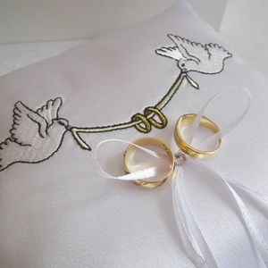 Szerelmes múzsa hímzett gyűrűpárna - esküvő - kiegészítők - táska - Meska.hu