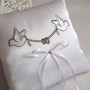 Szerelmes múzsa hímzett gyűrűpárna - esküvő - kiegészítők - táska - Meska.hu