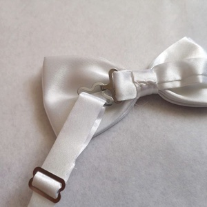 Elegáns szatén csokornyakkendő - hófehér - ruha & divat - férfi ruha - nyakkendő - Meska.hu