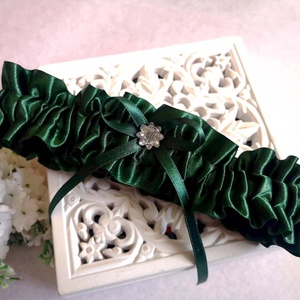 Smaragd zöld szatén combcsipke, legényfogó - esküvő - kiegészítők - harisnyatartó & valami kék - Meska.hu