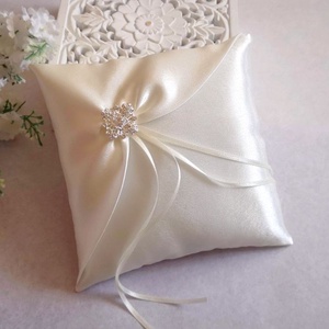 Finom elegancia esküvői gyűrűpárna - esküvő - kiegészítők - gyűrűtartó & gyűrűpárna - Meska.hu