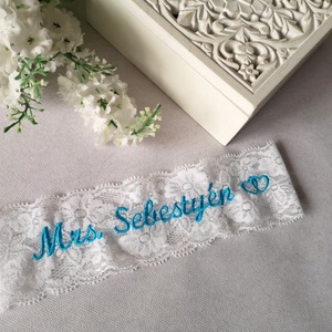 Hímzett menyasszonyi csipke  - esküvő - kiegészítők - harisnyatartó & valami kék - Meska.hu