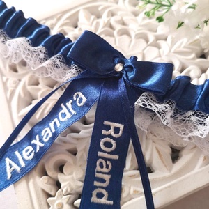 Szatén hímzett esküvői combcsipke - Meska.hu