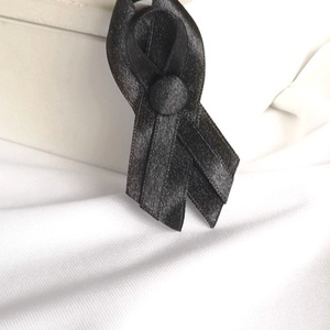Egyszerű gyászszalag, kitűző - ékszer - kitűző és bross - Meska.hu
