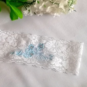 Világoskék virágos esküvői combcsipke - esküvő - kiegészítők - harisnyatartó & valami kék - Meska.hu