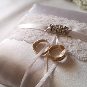 Csillogó elegancia gyűrűpárna - hófehér - esküvő - kiegészítők - gyűrűtartó & gyűrűpárna - Meska.hu