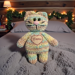 Névre szóló hímzéssel-puha horgolt cica  - Meska.hu