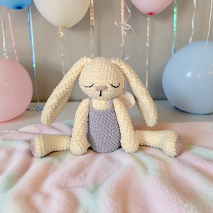 Alvó lilaruhás plüss nyuszi  - játék & sport - plüssállat & játékfigura - nyuszi - Meska.hu