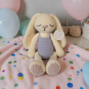 Alvó lilaruhás plüss nyuszi  - játék & sport - plüssállat & játékfigura - nyuszi - Meska.hu