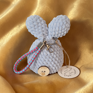 Horgolt amigurumi nyuszi, halvány kék - táska & tok - kulcstartó & táskadísz - kulcstartó - Meska.hu