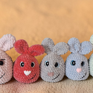 Horgolt amigurumi nyuszi, halvány kék - táska & tok - kulcstartó & táskadísz - kulcstartó - Meska.hu