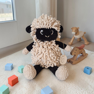 Fekete bárány amigurumi - játék & sport - plüssállat & játékfigura - plüss bárány - Meska.hu