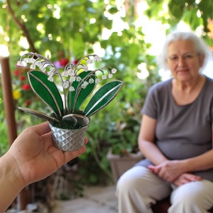 Gyöngyvirág kaspóban - Örök virágcsokor születésnapra - otthon & életmód - virágdekoráció - virágdíszek - virágdísz kaspóban - Meska.hu