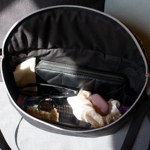 Víz- és kopásálló fekete keresztpántos táska - táska & tok - kézitáska & válltáska - vállon átvethető táska - Meska.hu