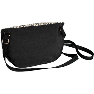 Víz- és kopásálló fekete keresztpántos táska - táska & tok - kézitáska & válltáska - vállon átvethető táska - Meska.hu