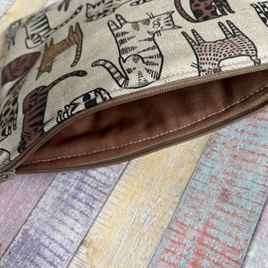 Cicás mintás neszesszer/tolltartó - táska & tok - neszesszer - Meska.hu