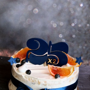 Örökifjú tortadísz / hűtőmágnes, Számolós 25 X 2 születésnapi humoros tortadísz Tortadekoráció Születésnapi tortadísz - otthon & lakás - konyhafelszerelés, tálalás - Meska.hu