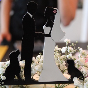 Nászpár kutyusokkal esküvői tortadísz/csúcsdísz Menyasszony és vőlegény kutyákkal Esküvői dekoráció tortára  - esküvő - dekoráció - sütidísz - Meska.hu