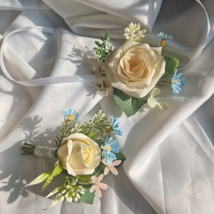 Szett vőlegény/tanu kitűző és csuklódísz, Esküvő, Kiegészítők, Kitűző, Virágkötés, MESKA