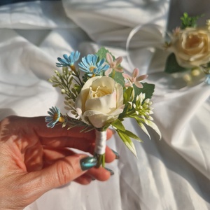 Szett vőlegény/tanu kitűző és csuklódísz - esküvő - kiegészítők - kitűző - Meska.hu