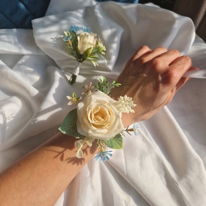 Szett vőlegény/tanu kitűző és csuklódísz - esküvő - kiegészítők - kitűző - Meska.hu