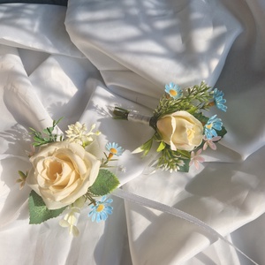 Szett vőlegény/tanu kitűző és csuklódísz - esküvő - kiegészítők - kitűző - Meska.hu