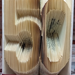 Születésnapos, évfordulós ajándék, szám könyvszobor , Otthon & Életmód, Dekoráció, Asztal és polc dekoráció, Könyvszobor, Papírművészet, MESKA
