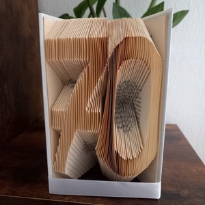 Születésnapos, évfordulós ajándék, szám könyvszobor  - Meska.hu