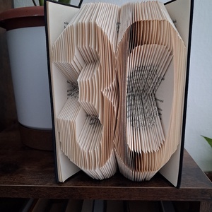 Könyvszobor kerekesszékből - Születésnapos, évfordulós ajándéknak szám könyvszobor  - otthon & életmód - dekoráció - asztal és polc dekoráció - könyvszobor - Meska.hu