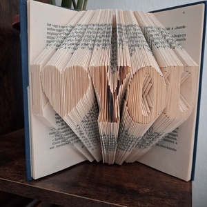 Könyvszobor kerekesszékből: I love you romantikus könyvszobor Valentin napra, évfordulóra, születésnapra... - Meska.hu