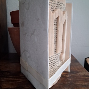 Szűz csillagjegyes könyvszobor, egyedi asztrológiai ajándék - otthon & életmód - dekoráció - asztal és polc dekoráció - könyvszobor - Meska.hu